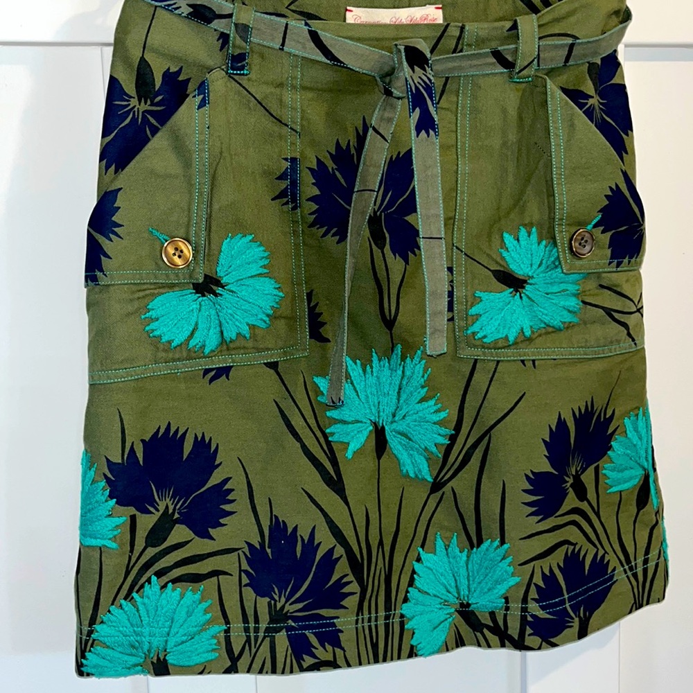 *Anthropologie twill skirt with embroidered detail, size 0